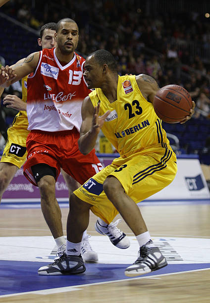 更取决于他 更取决于他